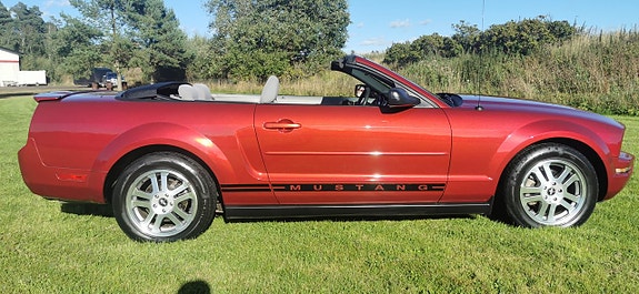 Ford Mustang 4 of 19
