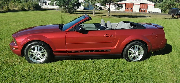 Ford Mustang 8 of 19