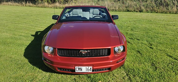 Ford Mustang 2 of 19