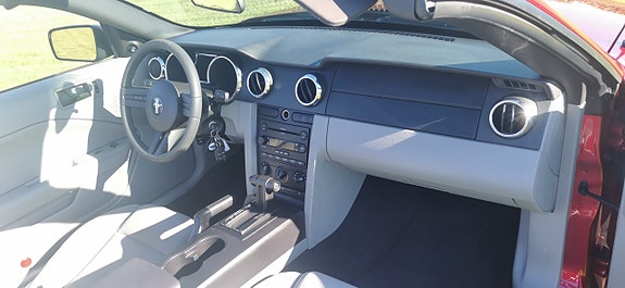 Ford Mustang 13 of 19