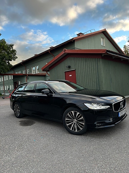 Volvo V90 2 of 22