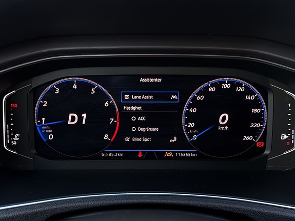 Volkswagen T-Roc 13 of 30