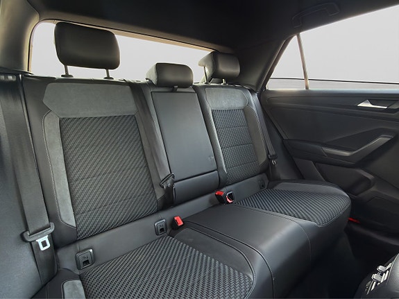 Volkswagen T-Roc 29 of 30
