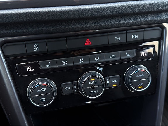Volkswagen T-Roc 22 of 30