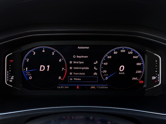 Volkswagen T-Roc 12 of 30