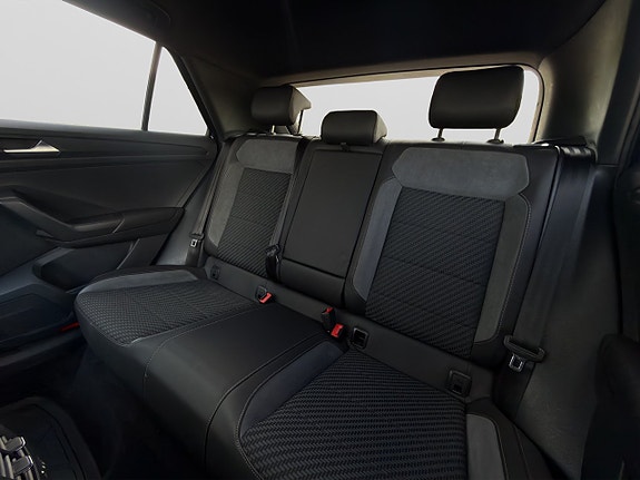 Volkswagen T-Roc 24 of 30