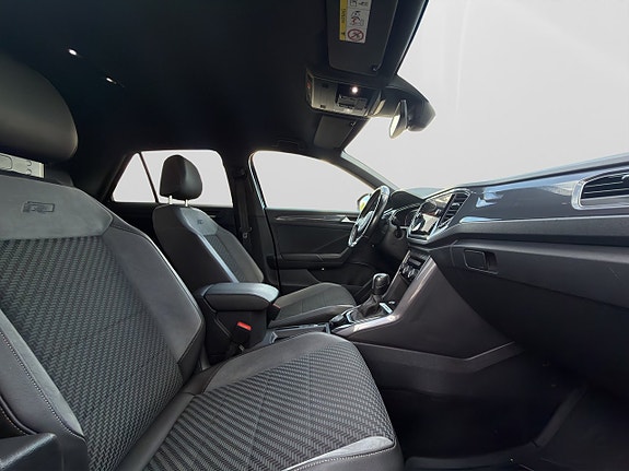Volkswagen T-Roc 27 of 30