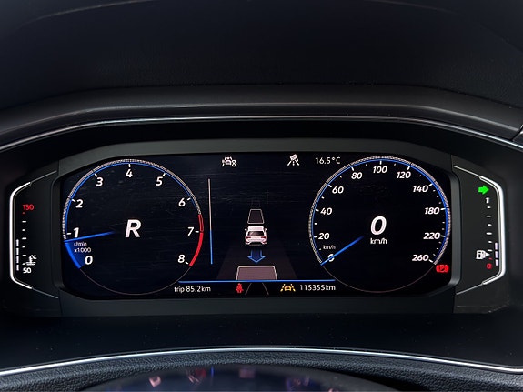 Volkswagen T-Roc 14 of 30