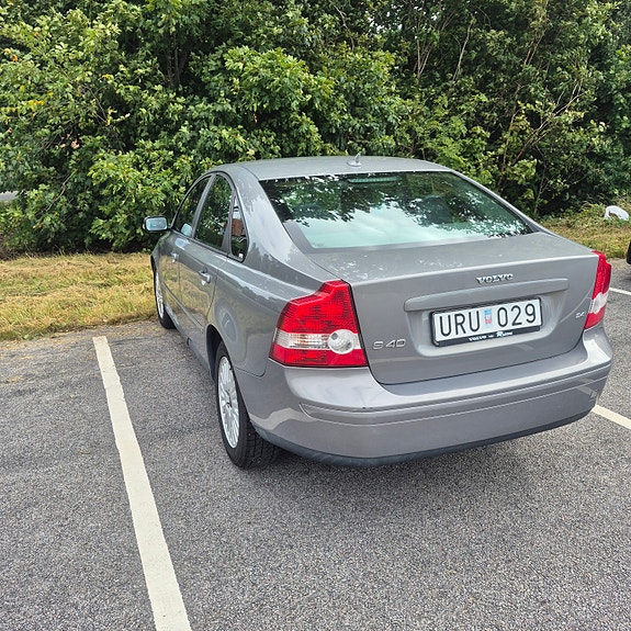 Volvo S40 2 of 7