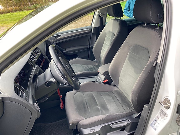 Volkswagen Golf Alltrack 8 of 9