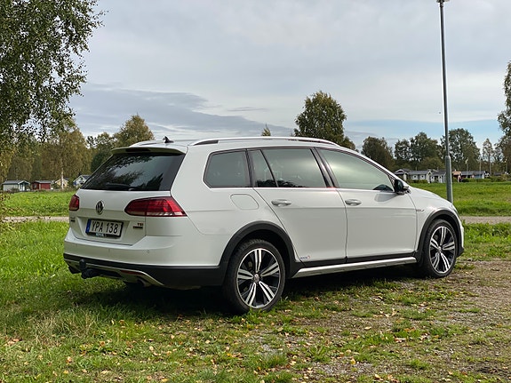 Volkswagen Golf Alltrack 4 of 9