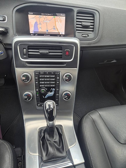 Volvo V60 Cross Country 16 of 23