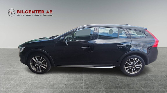 Volvo V60 Cross Country 2 of 23