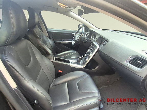 Volvo V60 Cross Country 14 of 23