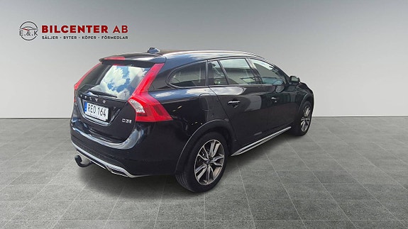 Volvo V60 Cross Country 6 of 23