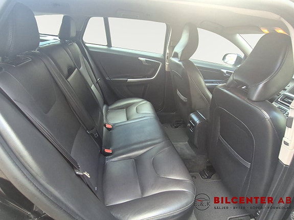 Volvo V60 Cross Country 13 of 23