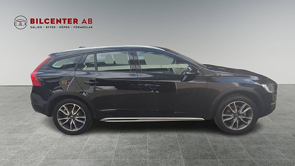 Volvo V60 Cross Country 7 of 23
