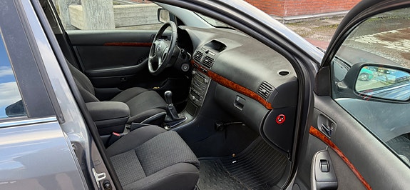 Toyota Avensis 5 of 5