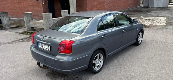 Toyota Avensis 4 of 5