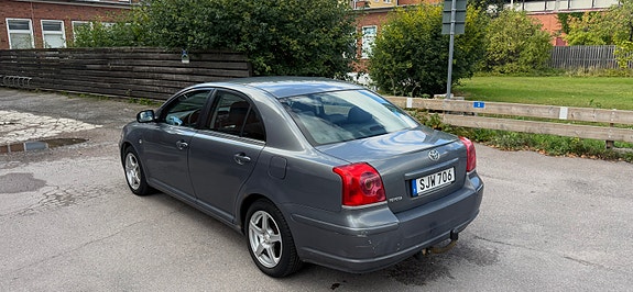 Toyota Avensis 3 of 5