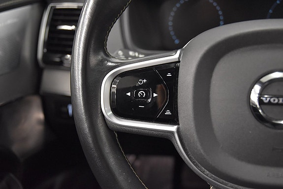Volvo XC90 10 of 30