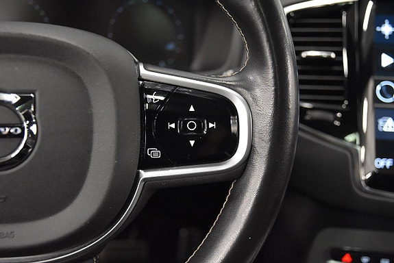 Volvo XC90 11 of 30