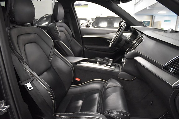 Volvo XC90 12 of 30