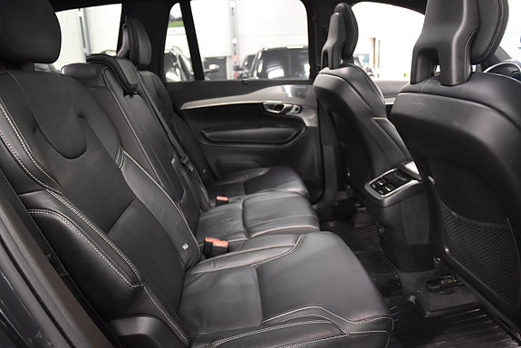 Volvo XC90 14 of 30