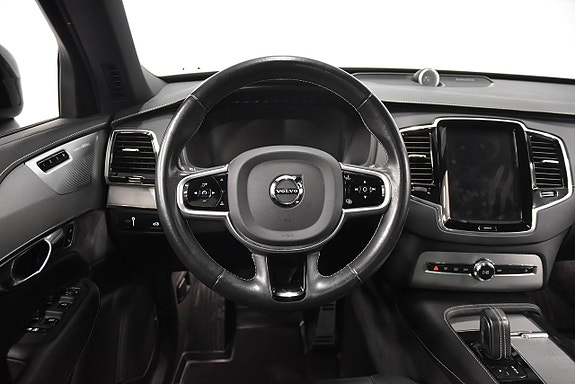 Volvo XC90 2 of 30
