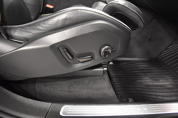 Volvo XC90 16 of 30