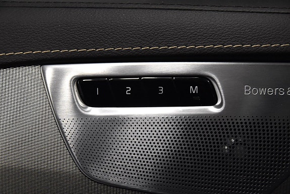 Volvo XC90 18 of 30