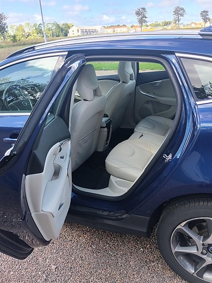 Volvo V40 Cross Country 9 of 12