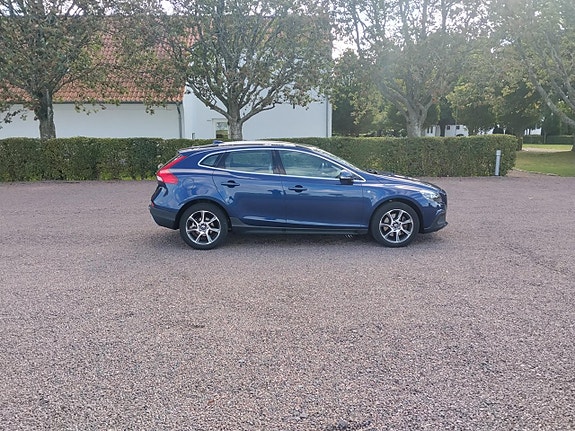 Volvo V40 Cross Country 6 of 12