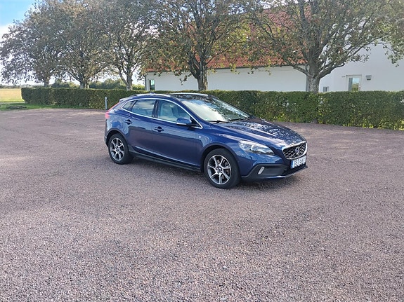Volvo V40 Cross Country 7 of 12