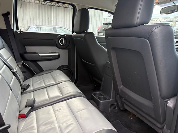 Dodge Nitro 10 of 10