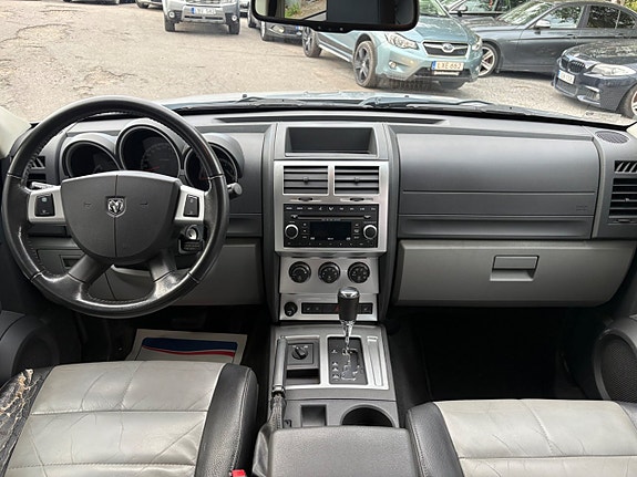 Dodge Nitro 8 of 10