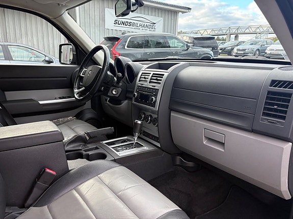 Dodge Nitro 9 of 10