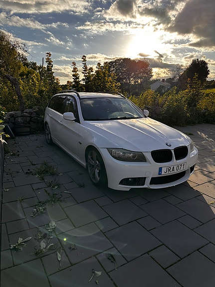 BMW 320d 2 of 12