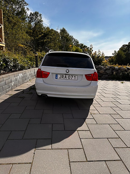 BMW 320d 4 of 12