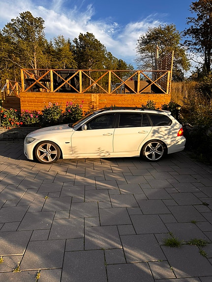 BMW 320d 3 of 12