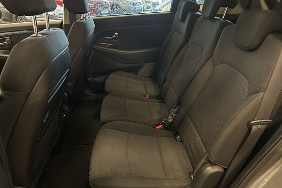 Kia Carens 10 of 22