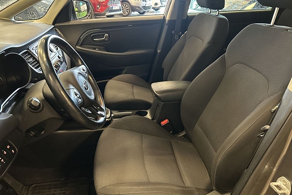 Kia Carens 9 of 22
