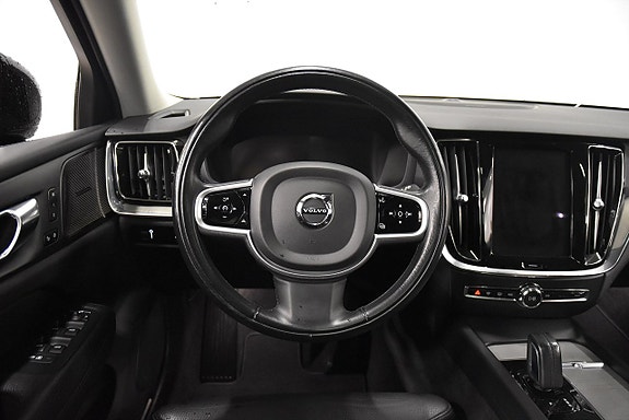 Volvo V60 Cross Country 2 of 28