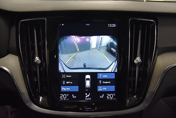 Volvo V60 Cross Country 17 of 28