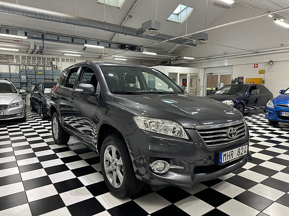 Toyota RAV4 2 of 19