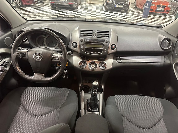 Toyota RAV4 15 of 19