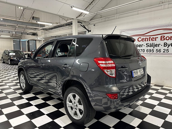 Toyota RAV4 5 of 19