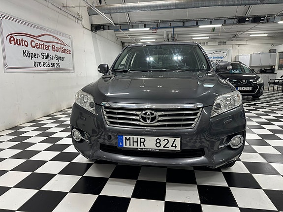 Toyota RAV4 3 of 19