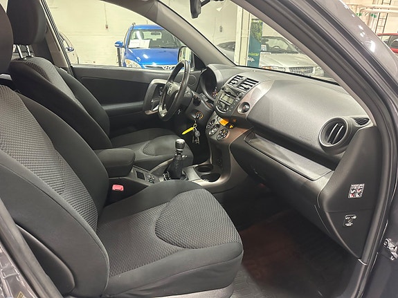 Toyota RAV4 13 of 19