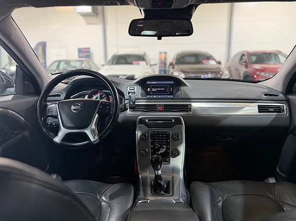 Volvo V70 11 of 27